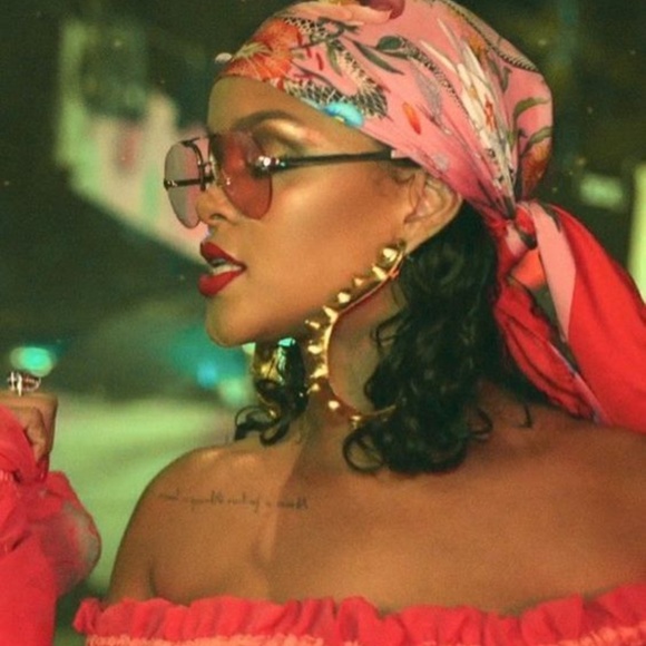 New Gucci Scarf Classic Floral Print Silk Wrap Gucci Gift Box - Picture 15 of 15